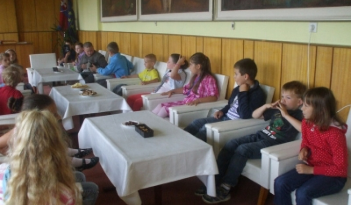 Návšteva detí na Obecnom úrade