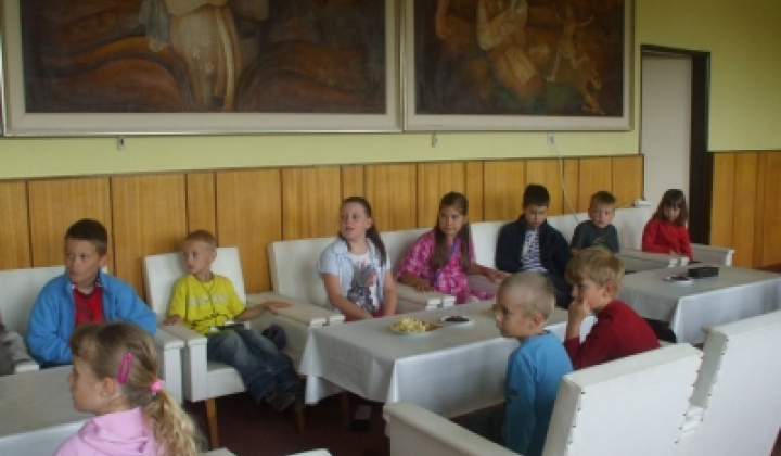 Návšteva detí na Obecnom úrade