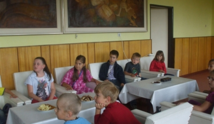 Návšteva detí na Obecnom úrade