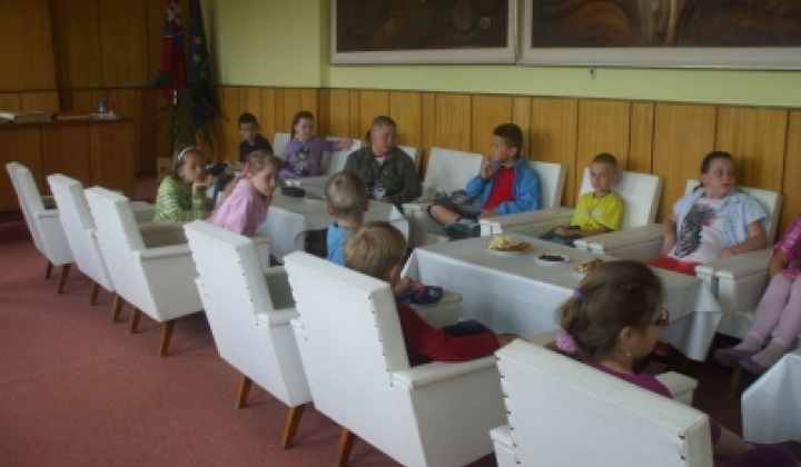 Návšteva detí na Obecnom úrade